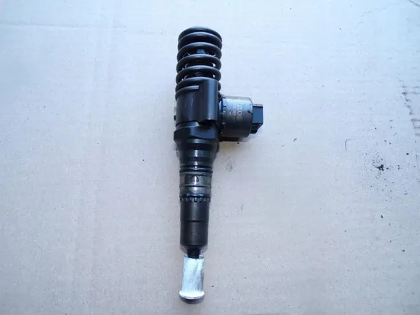 Einspritzpumpe OEM 03G130073G - Gebraucht image 2