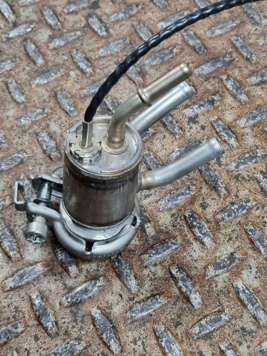 Inyector AdBlue Skoda OEM 05L131113A - Usado image 4