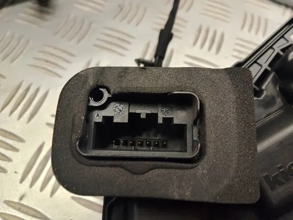 VW ATLAS CROSS 2021 Vänster Bakdörrslås 5K4839015AG image 3