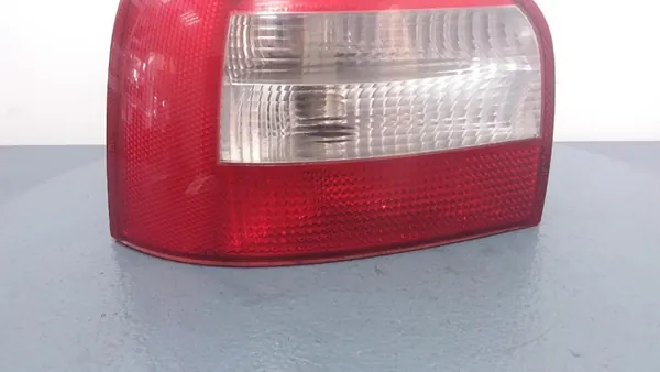 AUDI A3 8L Luz Trasera Izquierda 8L0945095B image 3