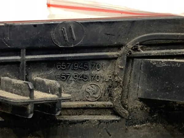 Bumperlamp achter links OEM 657945701 Skoda Scala image 3