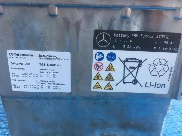 Batería Mercedes-Benz OEM A0009826022 - 1Ah Usada image 6