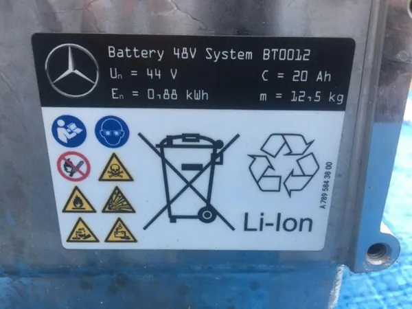Batería Mercedes-Benz OEM A0009826022 - 1Ah Usada image 7