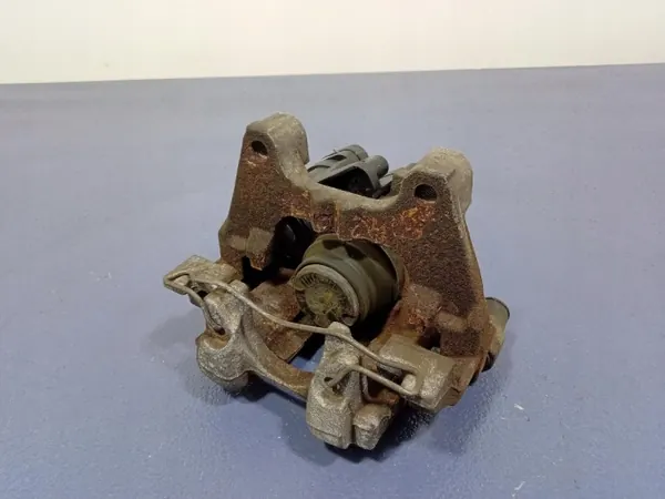 VW Passat B8 2014-2020 vänster bak bromsok OEM 3Q0615405E image 10