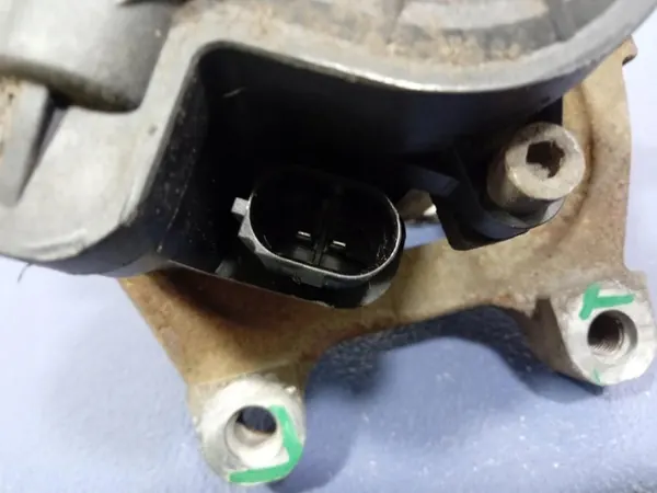 VW Passat B8 2014-2020 vänster bak bromsok OEM 3Q0615405E image 7