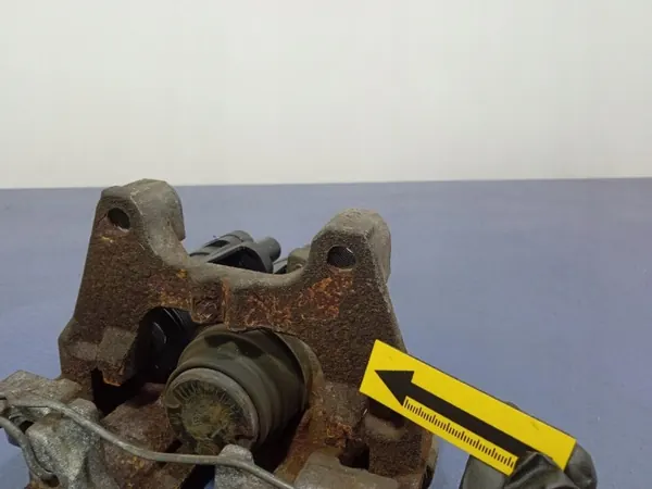 VW Passat B8 2014-2020 vänster bak bromsok OEM 3Q0615405E image 9