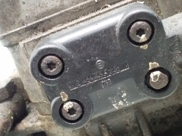 Bomba de inyección VW Caddy usado OEM 0460404966 image 4