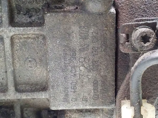 Bomba de inyección VW Caddy usado OEM 0460404966 image 6