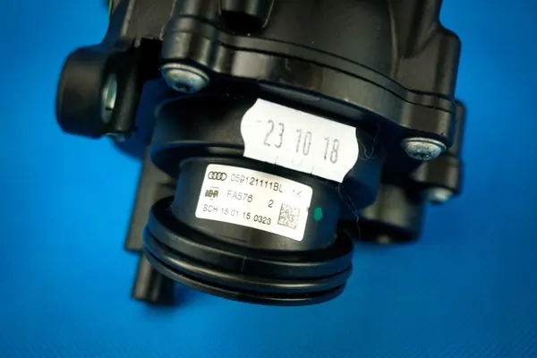 Audi Q7 Thermostat OEM 059121111BL - Gebraucht image 4