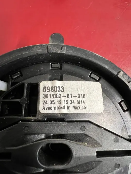 BMW X3 G01 Spegeldel OEM 698033 - Begagnad image 3