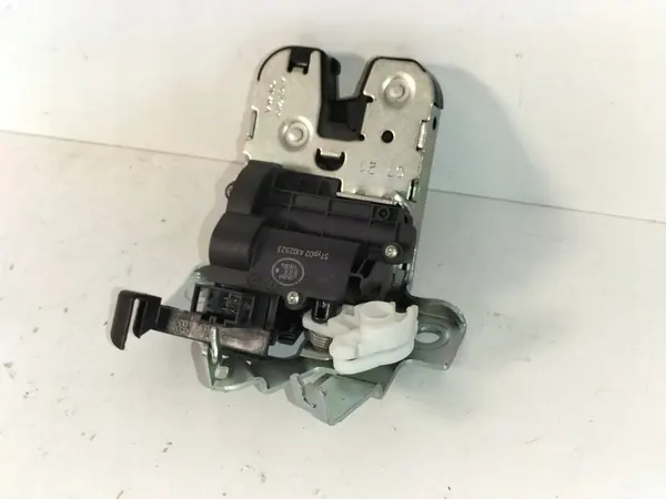 Baklucka Lås SKODA SCALA KAMIQ 19- OEM 654827505 image 3