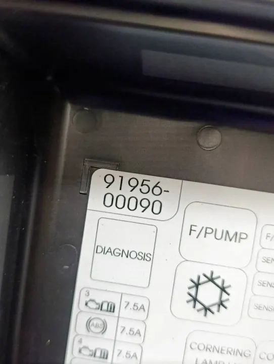 Kia Sportage Zekeringkast OEM 9195600090S6 Gebruikt image 9