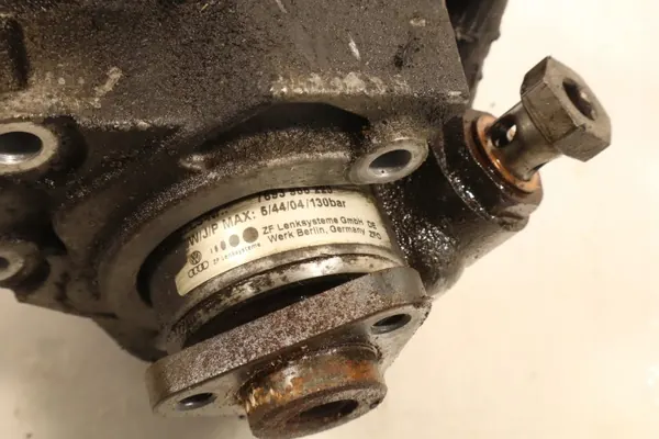 Bomba de dirección Audi usada OEM 7693958223 image 7