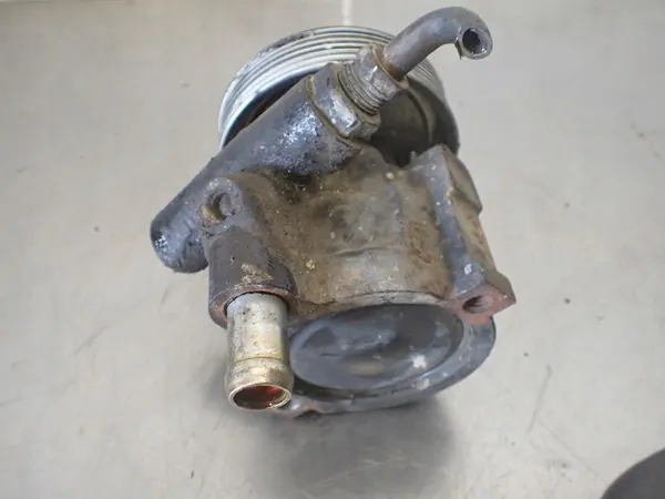 Bomba de direção assistida Renault Clio II 1.4 OEM image 3