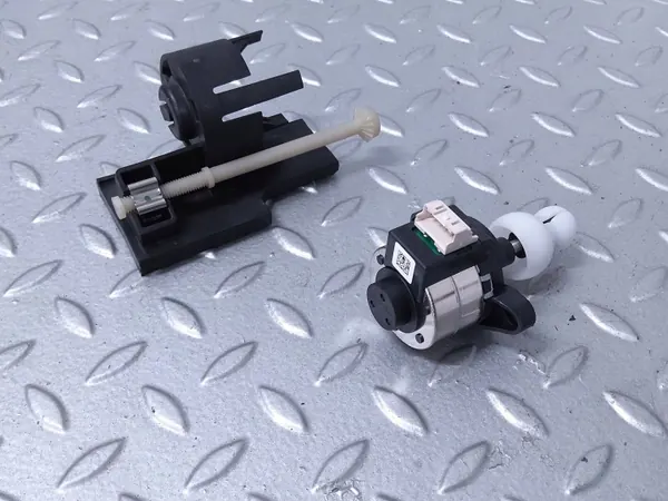 Cadillac ATS Koplampverstellmotor OEM 148100000201 image 3