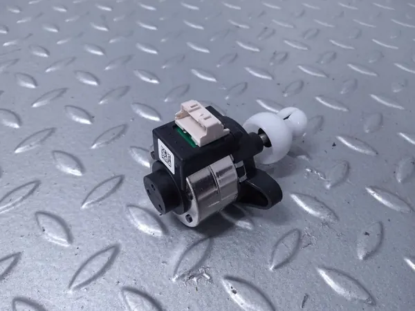 Cadillac ATS Koplampverstellmotor OEM 148100000201 image 8