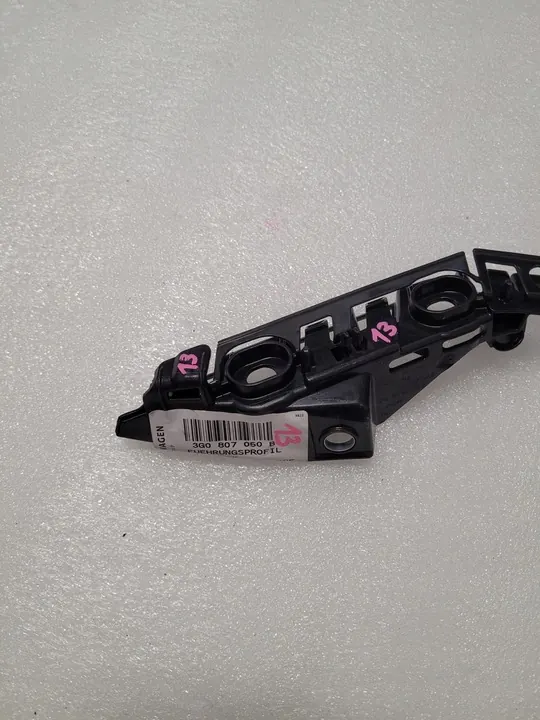 VW Passat B8 Supporto Paraurti Anteriore Destro 3G0807050B OEM image 2