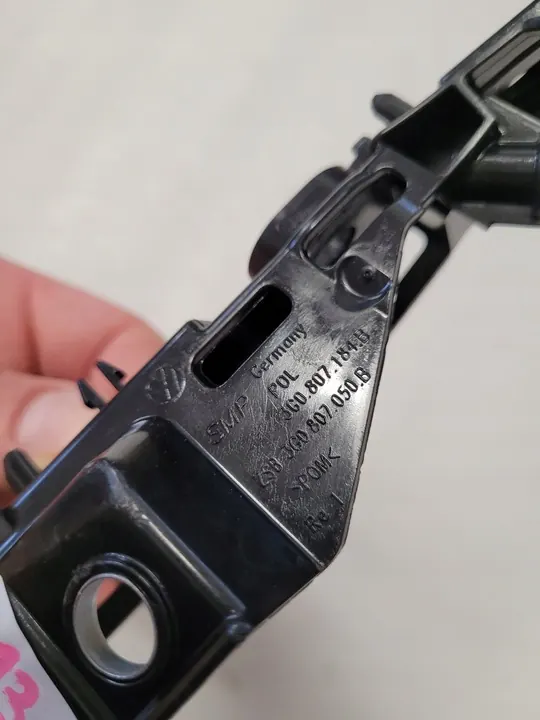 VW Passat B8 Supporto Paraurti Anteriore Destro 3G0807050B OEM image 5