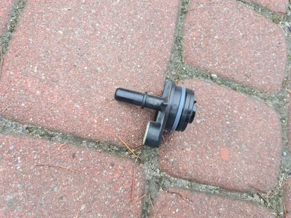 Codo de tubo de ventilación OEM C516 para Opel image 2