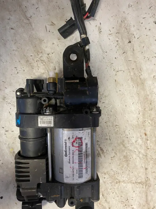 Bomba compresor suspensión Porsche Macan OEM 256099 image 2
