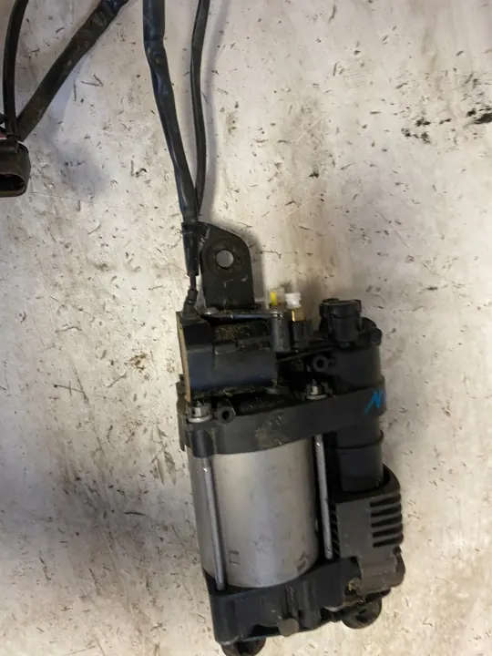 Bomba compresor suspensión Porsche Macan OEM 256099 image 4