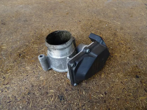 Corpo de borboleta AUDI A3 8P GOLF VI EOS 2.0 TDI 03L128063AC image 5