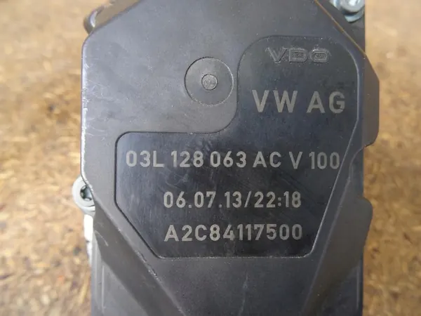 Corpo de borboleta AUDI A3 8P GOLF VI EOS 2.0 TDI 03L128063AC image 8