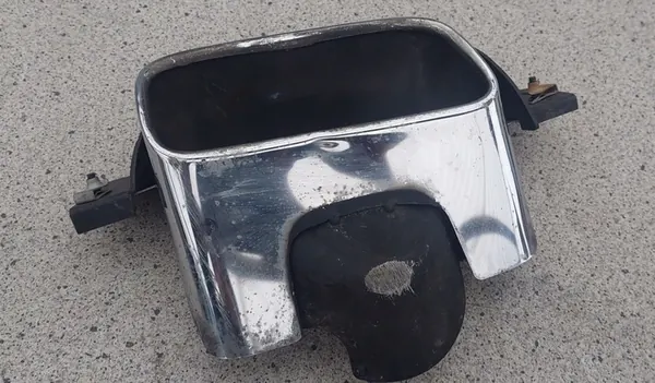 Ponta de escape direita Dodge Challenger 2017 OEM image 3