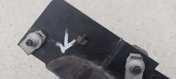 Ponta de escape direita Dodge Challenger 2017 OEM image 4