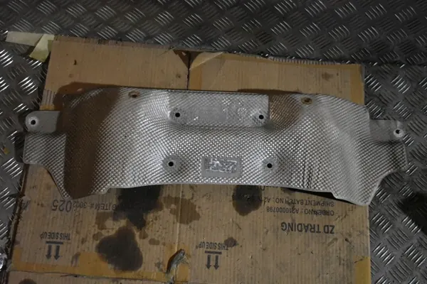 Escudo térmico OEM 8071591 para BMW F90 - Usado image 2