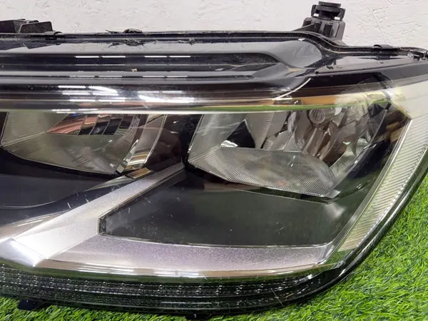 Farol dianteiro esquerdo VW Tiguan II OEM image 2