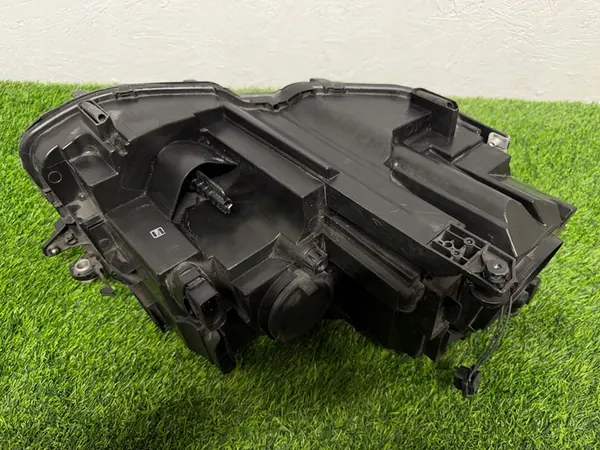 Farol dianteiro esquerdo VW Tiguan II OEM image 4