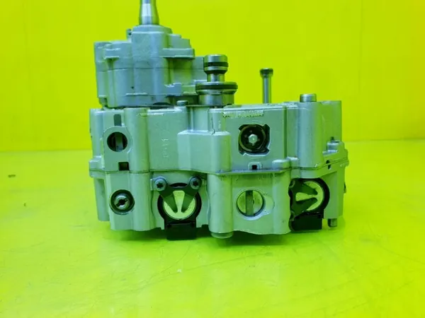 Gebruikte Audi OE oliepomp LH2113125 G2B7009 image 6