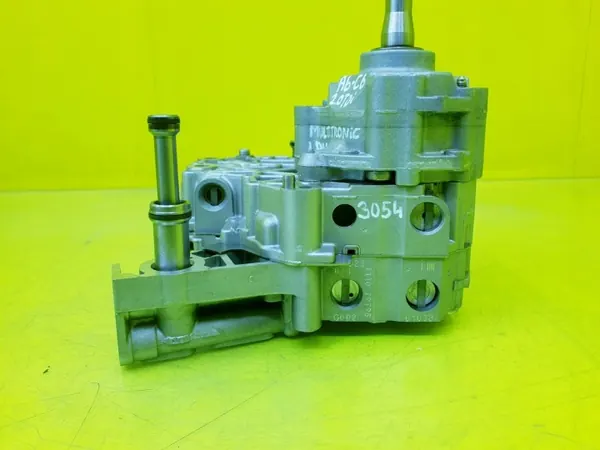 Gebruikte Audi OE oliepomp LH2113125 G2B7009 image 8