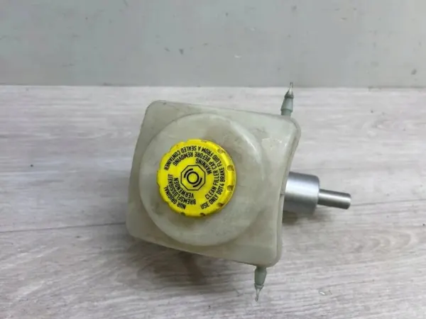 Cilindro de travão Porsche OEM 97035591000 - Usado image 4