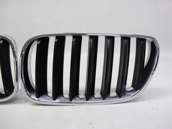 BMW X3 E83 Lift 06-10 Kidney Grilles OEM 51113420087 image 4