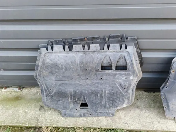 Moottorikansi OEM 1K0825237P VW Golf 5 Audi A3 image 2