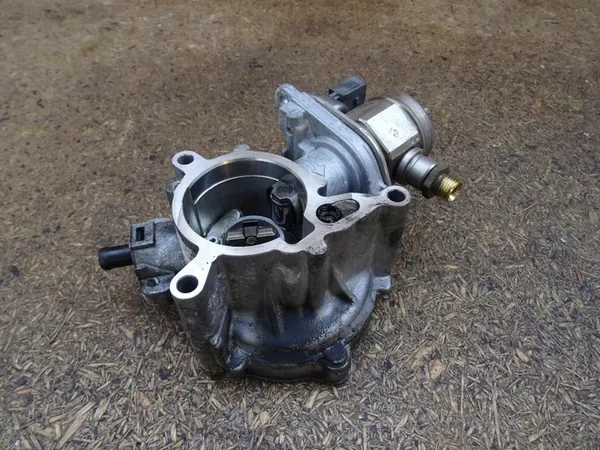 Imupumppu AUDI A5 A4 2.0 TFSI 06J145100B 06H127025M image 3