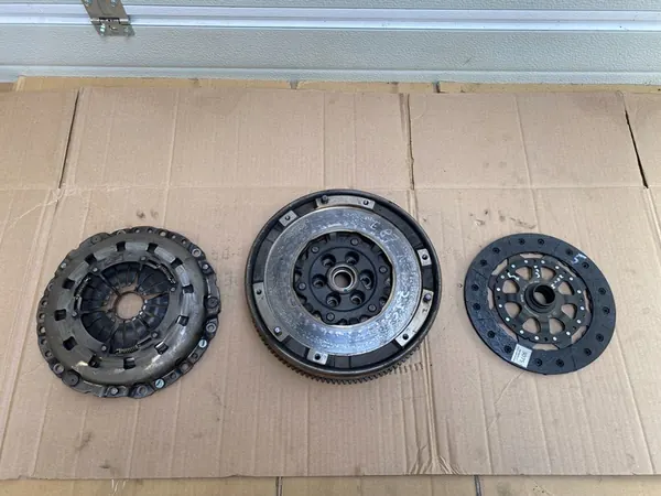 Conjunto de embreagem BMW E60 E61 E81 E87 E90 E91 E92 E93 image 5