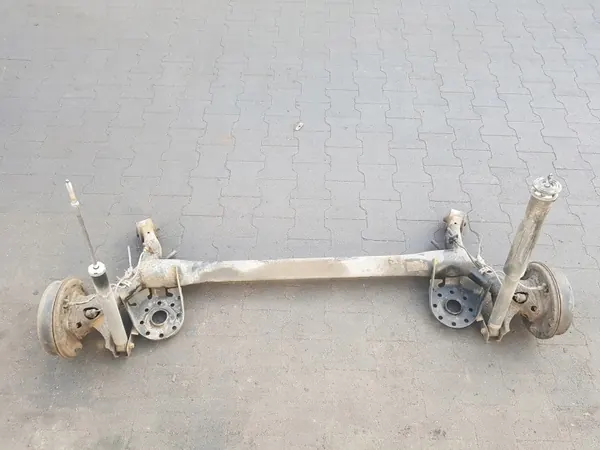 Poutre suspension arrière TOYOTA pour Yaris 2 image 2