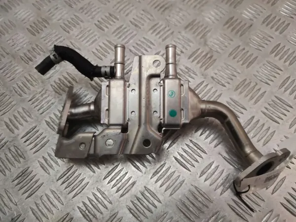 Lexus RX 450H 2019 EGR-kylare OEM 2568031050 image 3