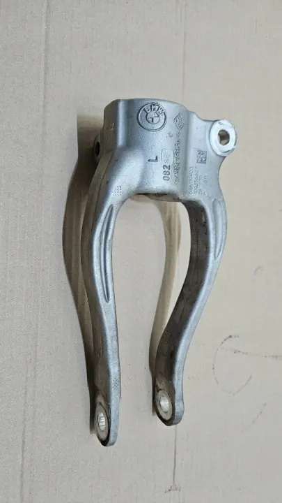 Etuvasen jousituskiinnike OEM 8062093 BMW M5 F90 image 2