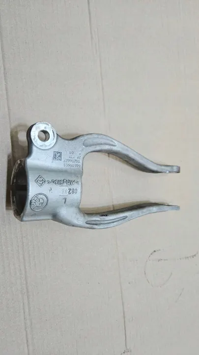 Etuvasen jousituskiinnike OEM 8062093 BMW M5 F90 image 3