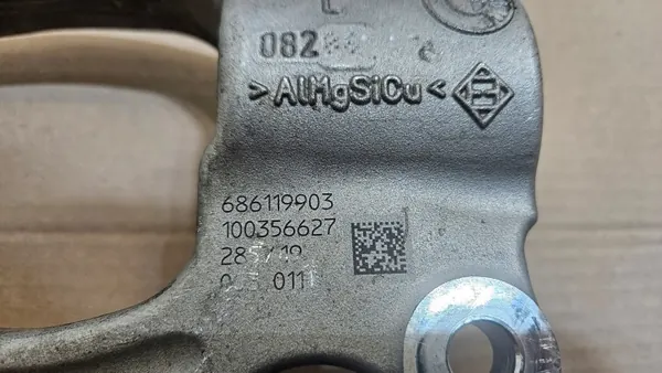 Etuvasen jousituskiinnike OEM 8062093 BMW M5 F90 image 4