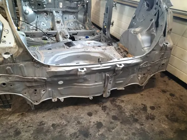 Correa de maletero trasero Toyota usado OEM 1F8 image 4