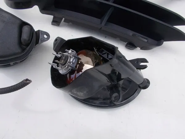 Grille de phares antibrouillard avant Audi A3 8P 8P4807682B image 9