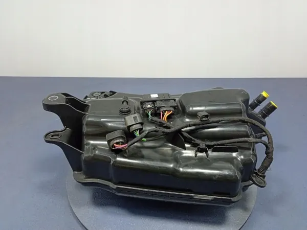 Skoda AdBlue-säiliö OEM 5Q0131877F - Käytetty image 3