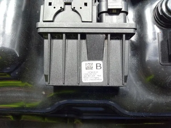 Skoda AdBlue-säiliö OEM 5Q0131877F - Käytetty image 5