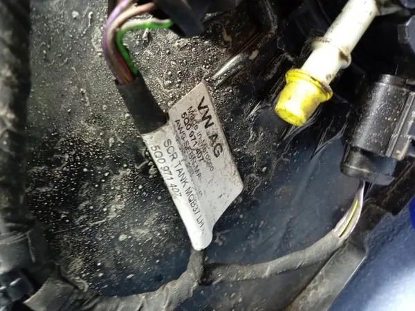 Skoda AdBlue-säiliö OEM 5Q0131877F - Käytetty image 9