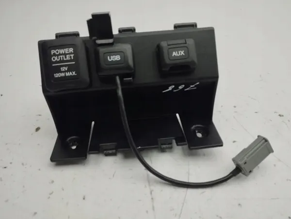 Tomada USB Honda Accord 2009 OEM AMD134294 image 2